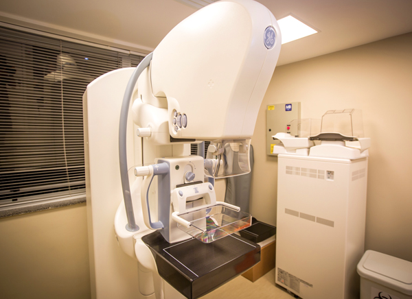 Equipamento de mamografia GE